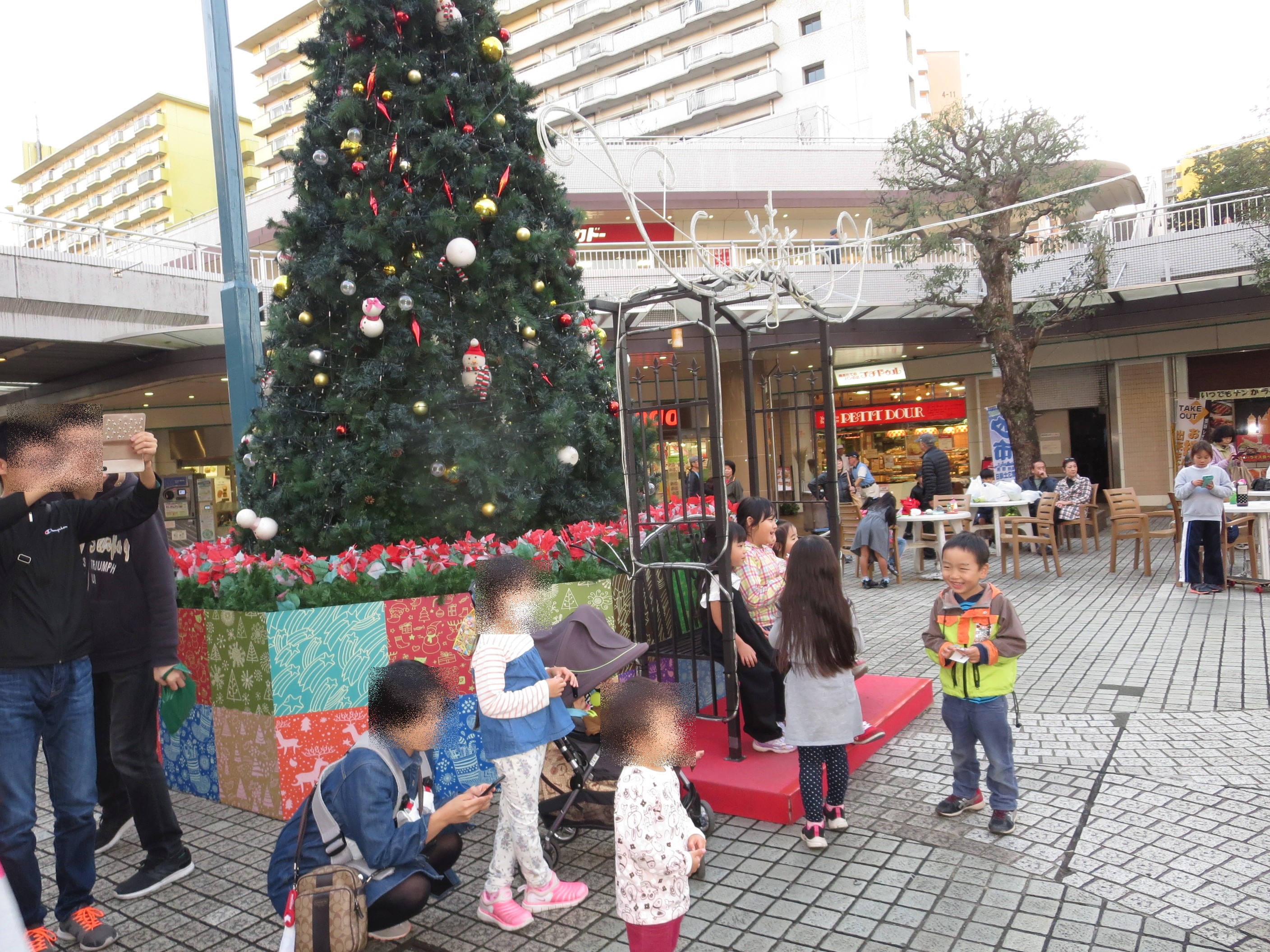 今年も盛大に開催 クリスマスツリーイルミネーション点灯式 若葉台まちづくりセンター ブログ